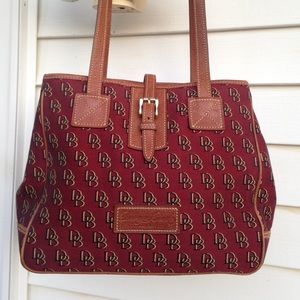 DOONEY AND BOURKE BEAUTIFUL MAROON BAG